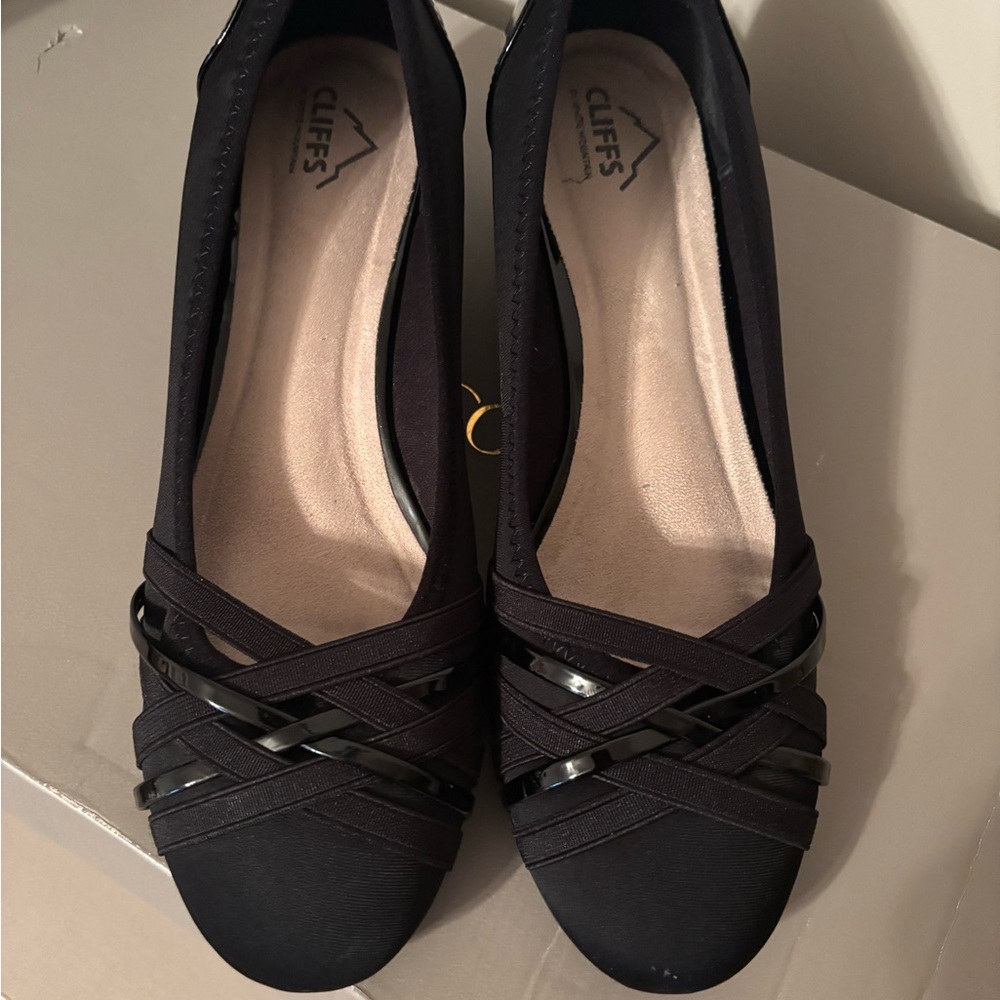 Cliffs by WHITE MOUNTAIN Elegant Black Flats